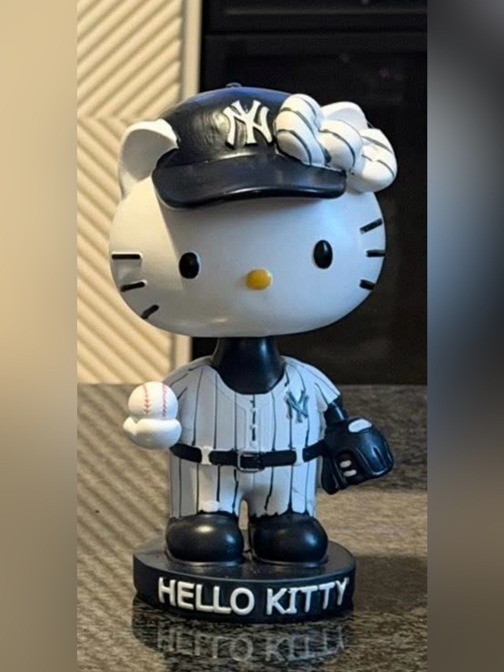 Hello Kitty New York Yankees Figure - Bobblehead Limited Edition